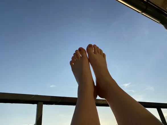 OnlyFans cuenta swedishfeetjess header 2