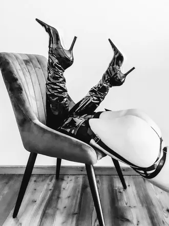 OnlyFans cuenta lucrezia_m header 2