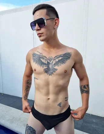 OnlyFans cuenta alexis_bayonna header 2