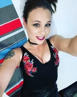 OnlyFans cuenta bustyshanrose header 2