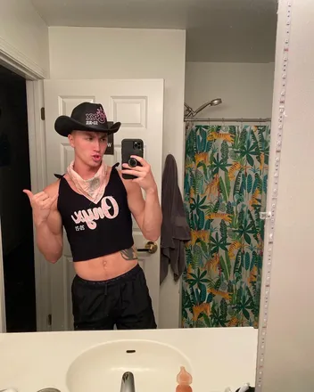 OnlyFans cuenta boytoyroy101 header 2