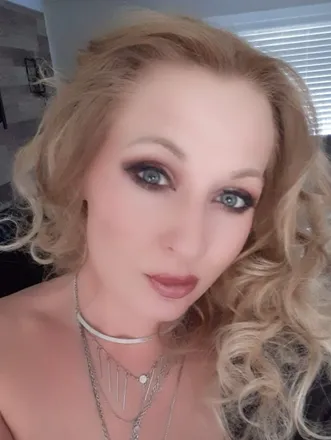 OnlyFans cuenta rainingreeneyez4you header 2
