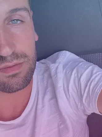 OnlyFans account  er_jon avatar 1