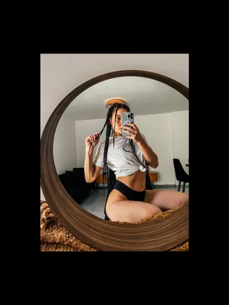OnlyFans cuenta cinnamooncake header 2