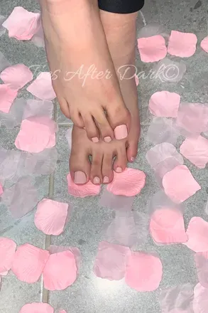 OnlyFans of toesafterdark