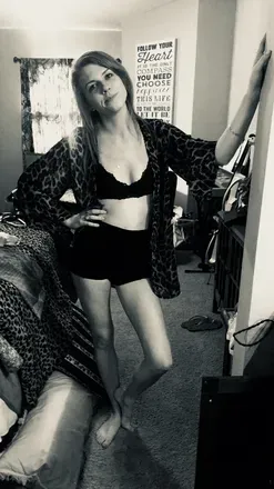 OnlyFans account  mckenziebee avatar 1
