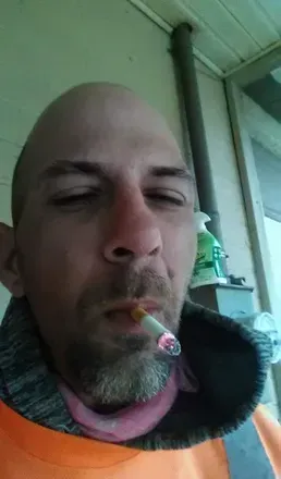 OnlyFans cuenta sexy_smoker420 avatar 1