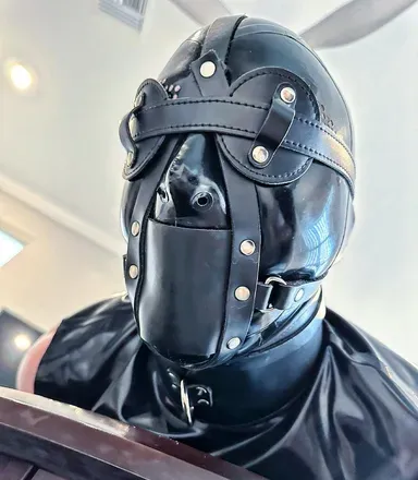 OnlyFans cuenta mr.latex_desires avatar 1