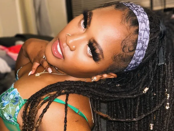 OnlyFans cuenta nah.yah.doll header 2