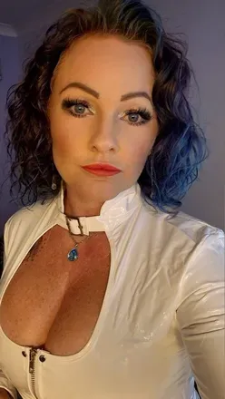 OnlyFans cuenta onenaughtywife avatar 1