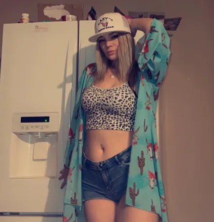 OnlyFans cuenta ayoung.02 header 2