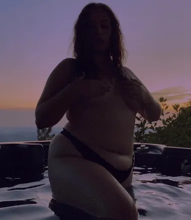 OnlyFans account  xpeachezncreamx header 2