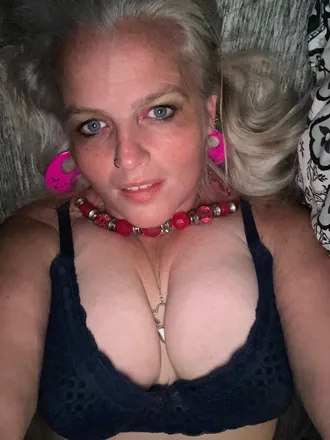 OnlyFans cuenta txqueenwhiskey08 header 2