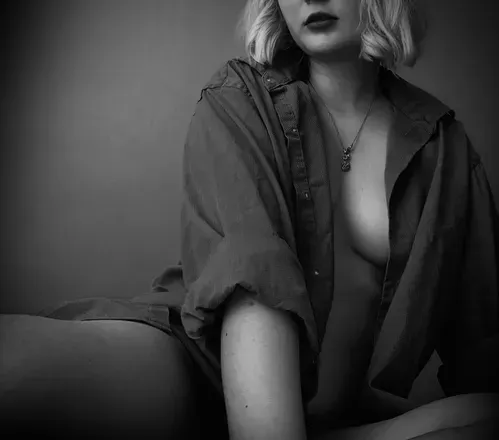 OnlyFans account  emileesutton avatar 1