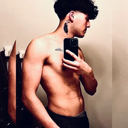OnlyFans cuenta smilie_king header 2