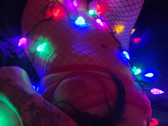 OnlyFans cuenta yourthiccgothgf header 2