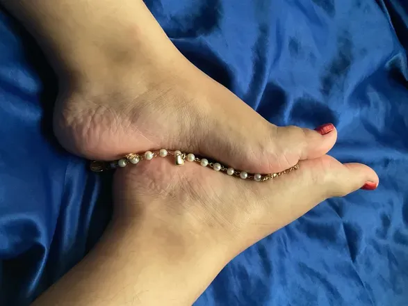 OnlyFans cuenta feets_arch_muse header 2
