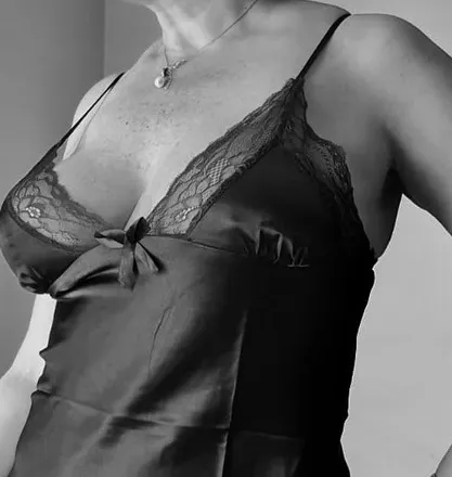 OnlyFans cuenta ornyhousewife header 2