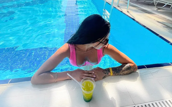 OnlyFans cuenta qqeva header 2