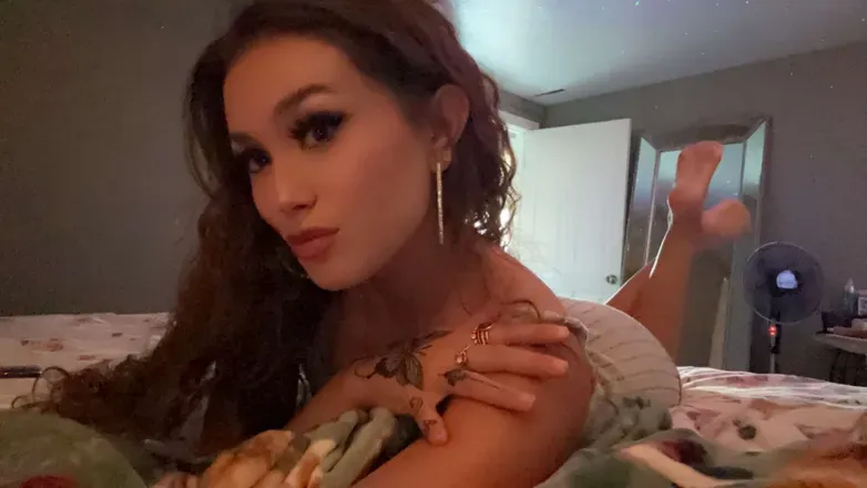 OnlyFans account  piinksliipp avatar 1