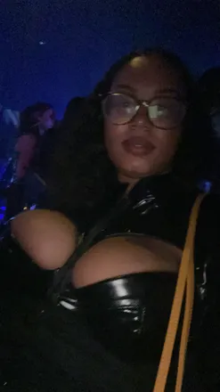 OnlyFans account  xxxartsyheauxxx header 2
