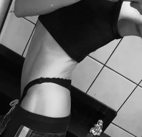 OnlyFans account  ella_2000 avatar 1