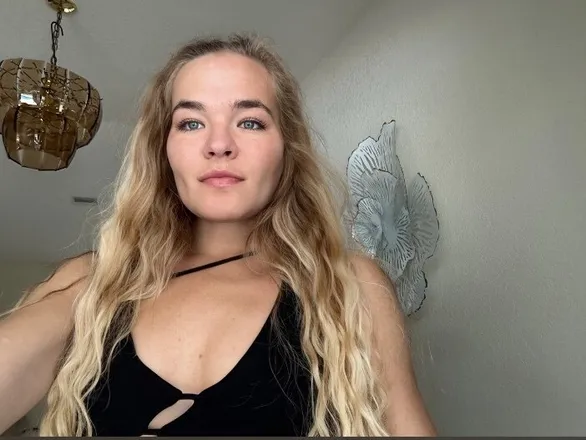 OnlyFans cuenta louisea01 header 2