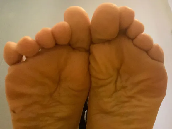 OnlyFans cuenta pervfeetofficial header 2
