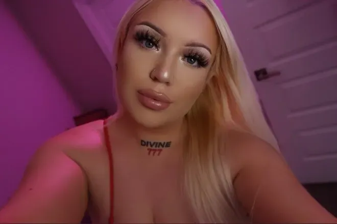 OnlyFans cuenta oliviaskiesxo header 2