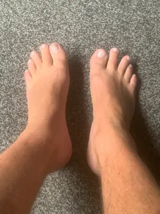 OnlyFans cuenta robinsfeet1 header 2