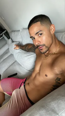OnlyFans cuenta jrboy_19 header 2