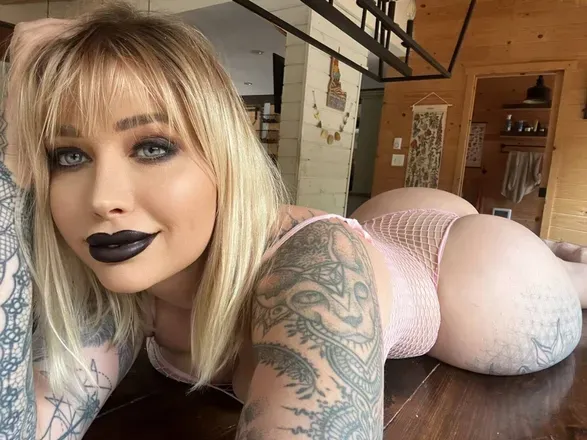 OnlyFans cuenta vickyaisha header 2