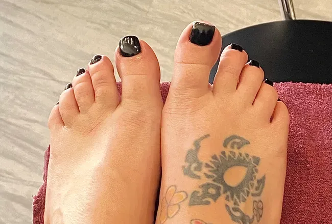 OnlyFans cuenta barefoot_cutiexx header 2
