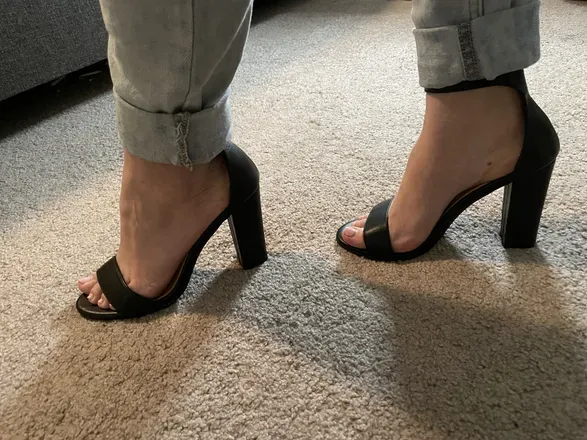OnlyFans cuenta maxi_petitefeet header 2