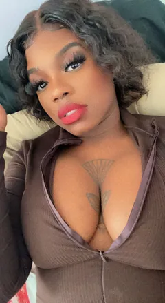 OnlyFans cuenta mystiquemonroee header 2