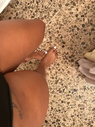 OnlyFans cuenta thiina18 header 2