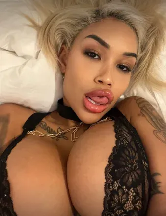 OnlyFans cuenta bonjourkym avatar 1