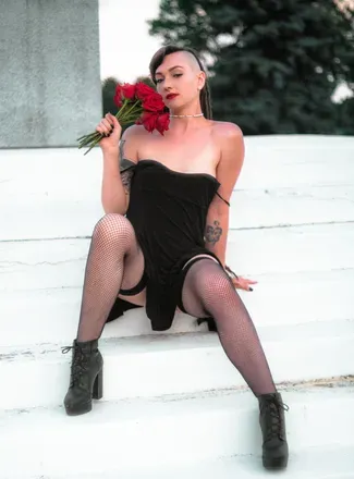 OnlyFans cuenta dezirousiris avatar 1