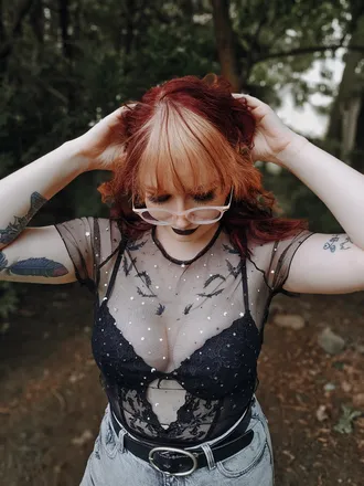 OnlyFans cuenta strawberrie_wine header 2