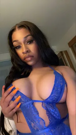 OnlyFans cuenta yoshicakes header 2