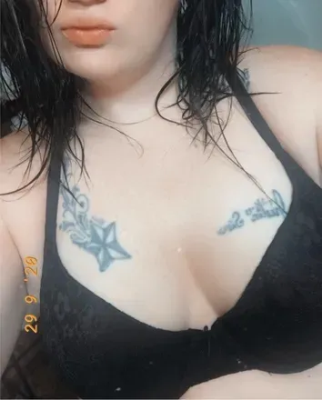 OnlyFans cuenta youngcurvymilf avatar 1