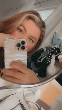 OnlyFans account  hellopetal avatar 1