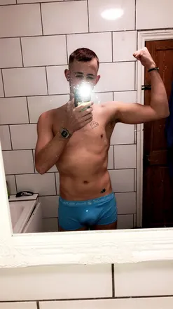 OnlyFans cuenta kingbee122 header 2