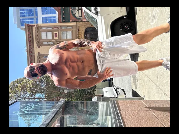 OnlyFans cuenta muscleandcock header 2