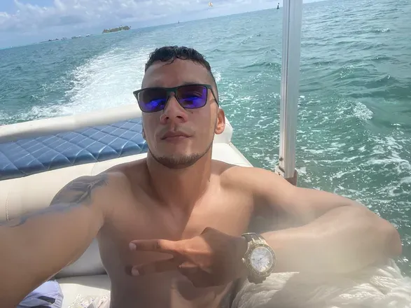 OnlyFans cuenta u244679572 header 2