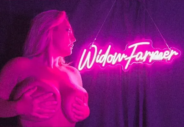 OnlyFans cuenta widowfarmerofficial header 2