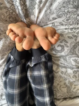 OnlyFans cuenta feetsl0tt24 header 2