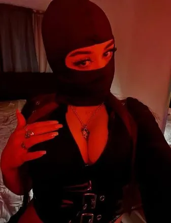 OnlyFans cuenta mariamicaela16 header 2