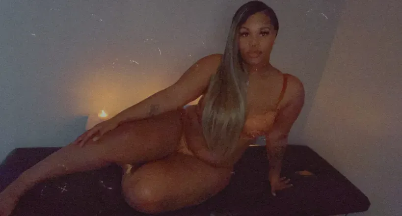 OnlyFans cuenta qveenzeezy header 2
