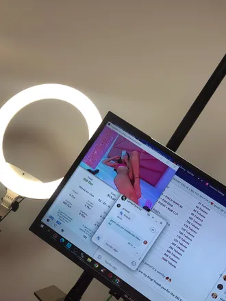 OnlyFans account  heyvalee header 2